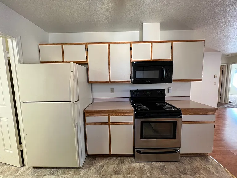1355 NW Davenport Ave — Photo 4