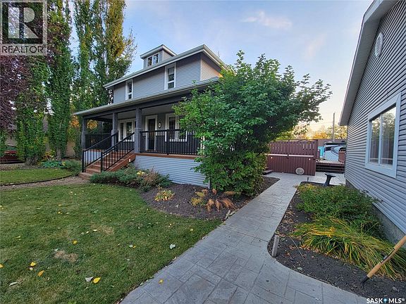 5th image of 560 4th Ave E