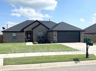 1800 Sunrise Cir, Centerton, AR 72719