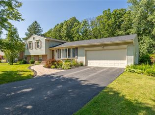 16 Mertensia Ln, Henrietta, NY 14467