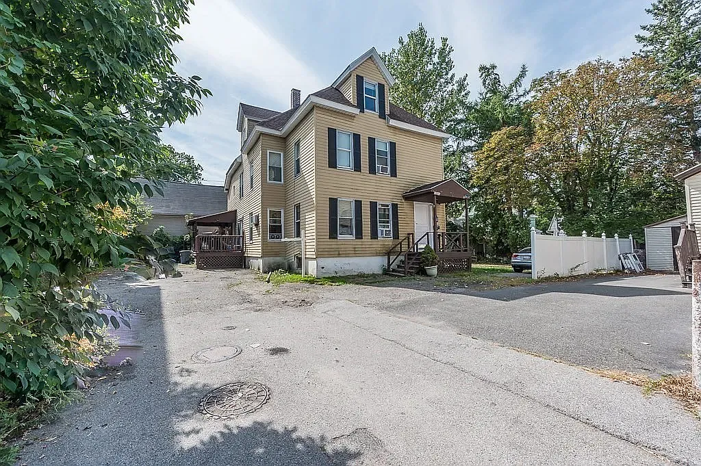 3 bed, 1200 sqft, $2,300 — Photo 1