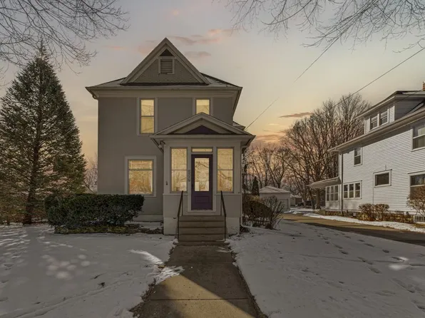 410 5th St E, Northfield, MN 55057