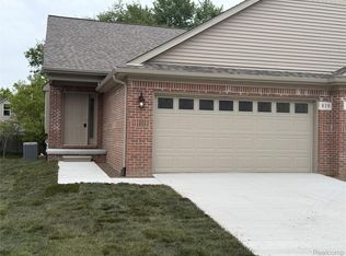 819 Chelsea Ridge Ct, Howell, MI 48843