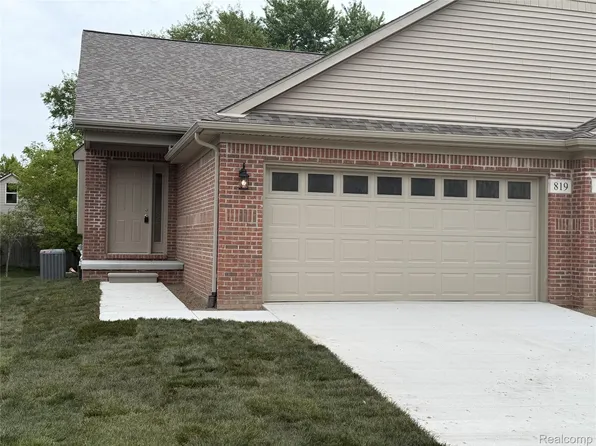 819 Chelsea Ridge Ct, Howell, MI 48843