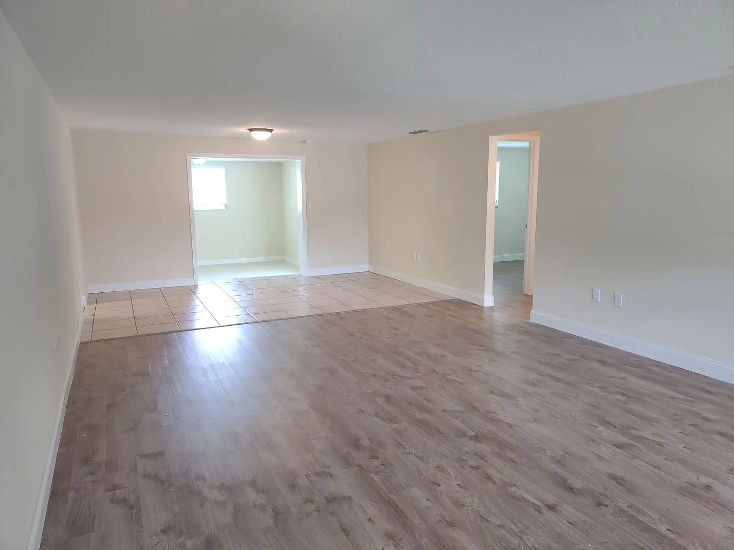 Annual Rental Charming Updated 4 Bedroom, 2 Bath Venice Home! — Photo 2