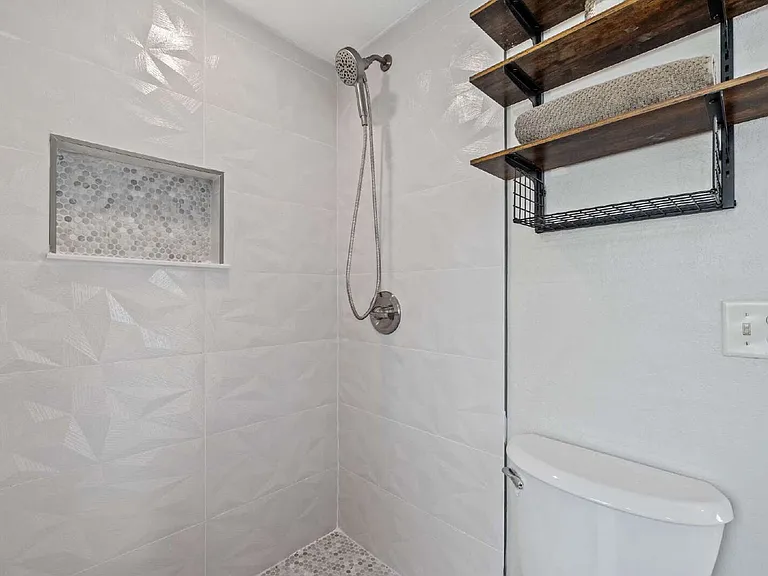 2506 1/2 E Columbus Dr — Photo 20