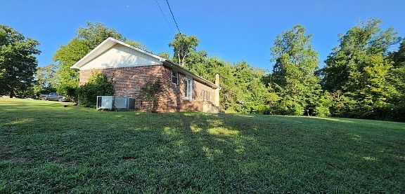 3rd image of 720 Oakland Dr