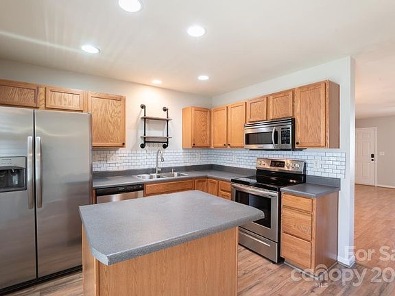 5th image of 159 Weatherbird Cir APT E