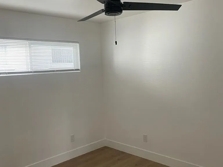632-638 Iris Dr — Photo 10