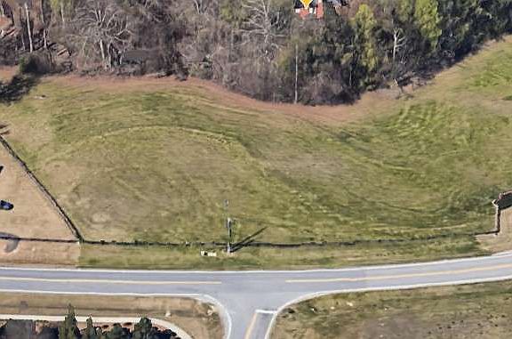 4th image of 2730C Camp Branch Rd