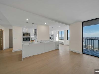 200 Winston Dr APT 2405, Cliffside Park, NJ, 07010