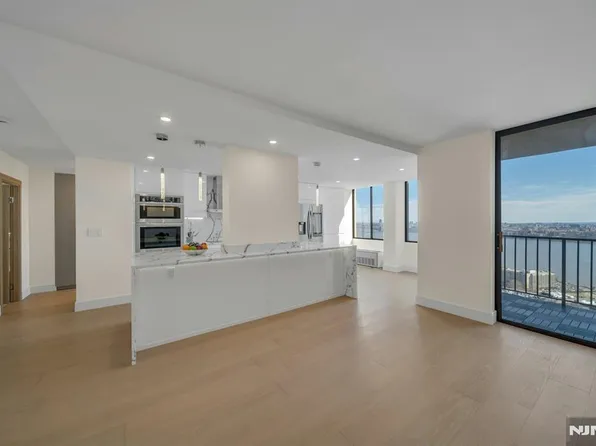 200 Winston Dr APT 2405, Cliffside Park, NJ 07010