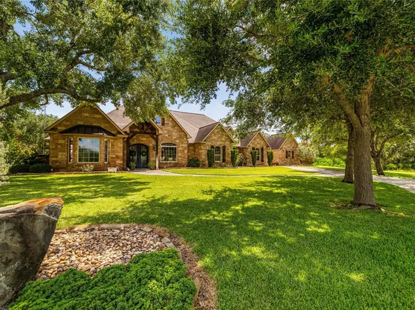 178 Juniper Trl, Yoakum, TX 77995
