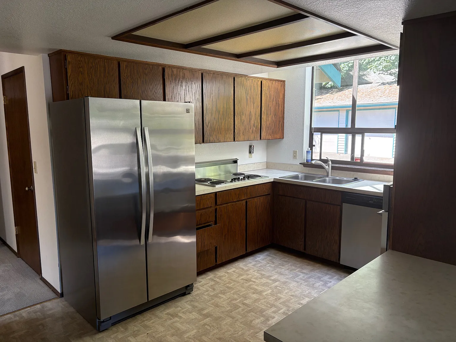3 bed, 2.5 bath, 2400 sqft, $4,000 — Photo 4