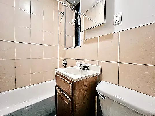 4th image of 243 W 109th St #3V