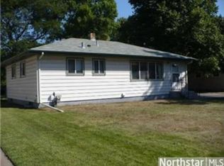 860 2nd St NW, New Brighton, MN 55112