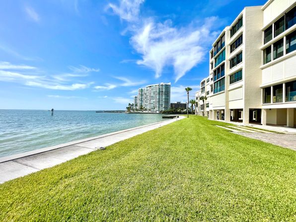 97 Sunset Dr #PENTHOUSE 1