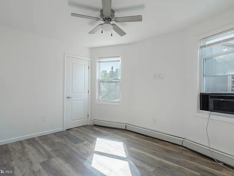 233 Park Ln — Photo 16