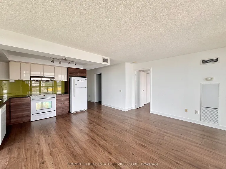 121 McMahon Dr #608 — Photo 5