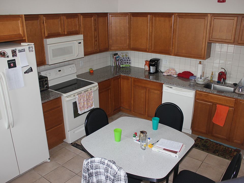 2nd image of 1437 N 15th St APT 10