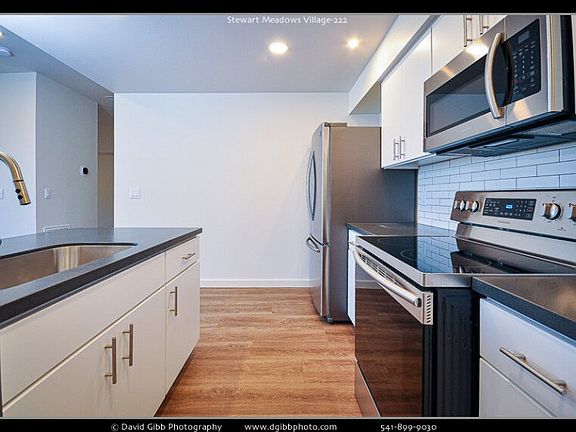 5th image of 1582 Myers Ln #102