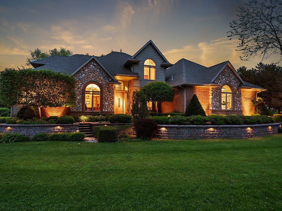 1st image of 433 S Pine Grove Ln