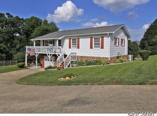 35 Bellhaven Ct, Clyde, NC 28721