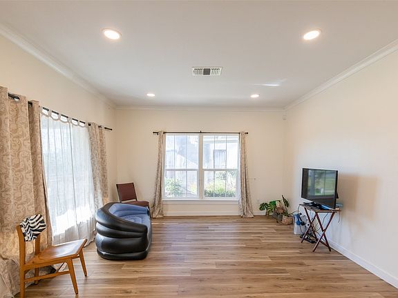 4th image of 1226 Meander St