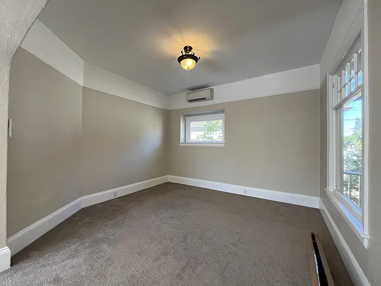 2850 NE Davis St — Photo 20