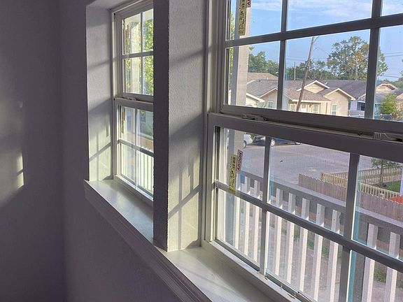 3rd image of 2518 Lidstone St #6