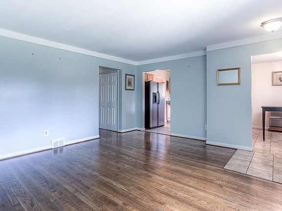 5th image of 25010 Doris Ct
