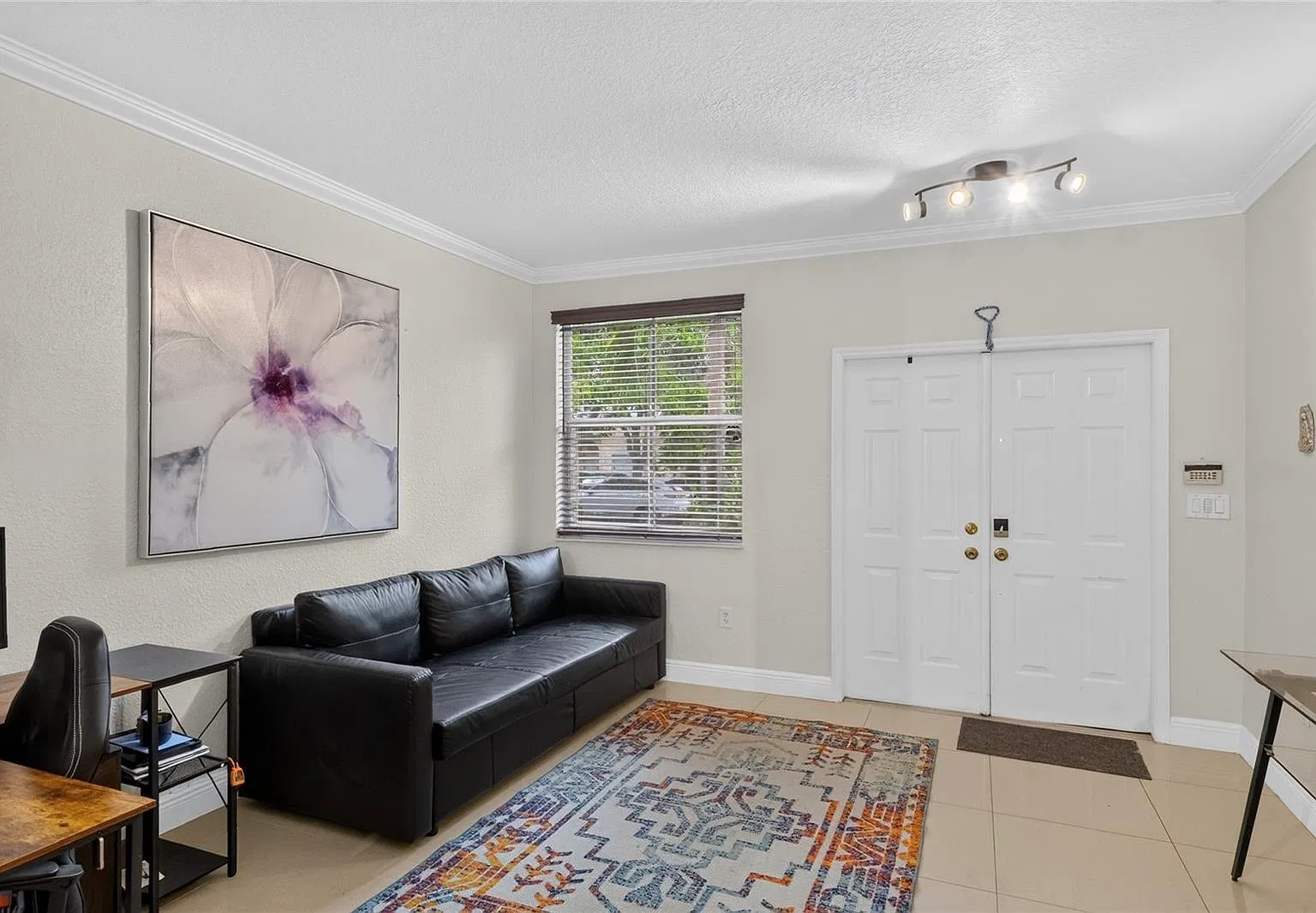 3 bed, 3.5 bath, 1650 sqft, $3,500 — Photo 4