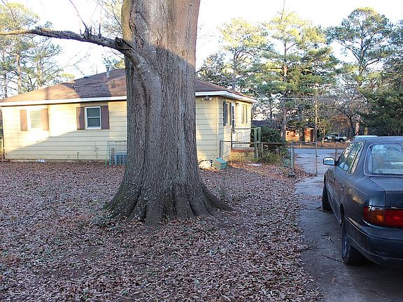 3rd image of 125 Lakeside Dr