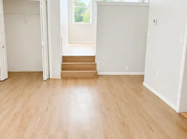 145 Broad St APT 18, North Attleboro, MA 02760