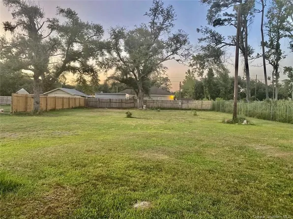 1328 Meadow Ln, Sulphur, LA 70663