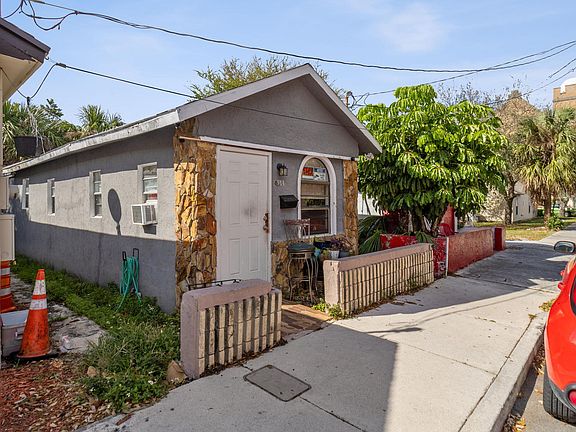 2nd image of 811 Division Avenue