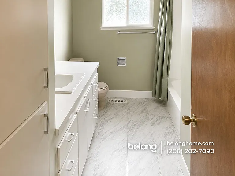 1220 E Laurel St — Photo 2