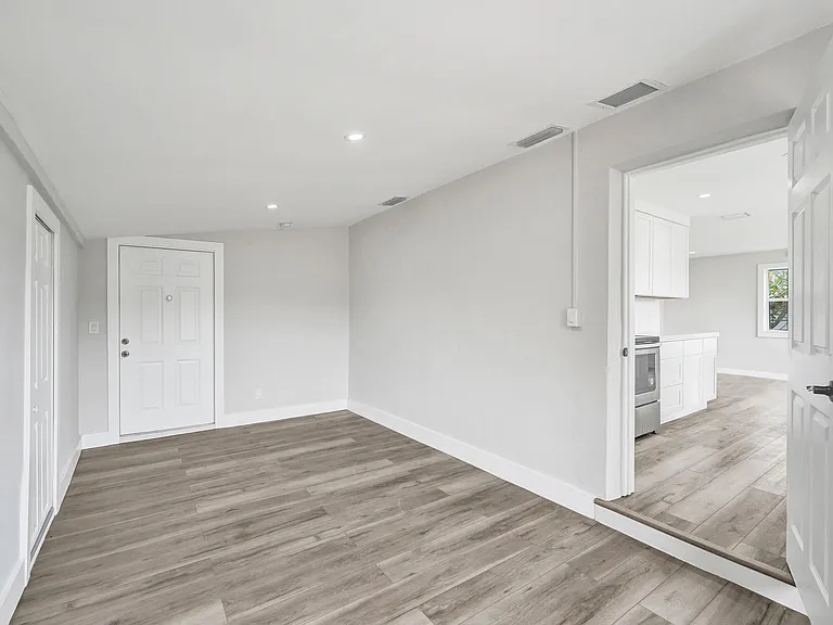 5601 SW 36th Ct — Photo 37