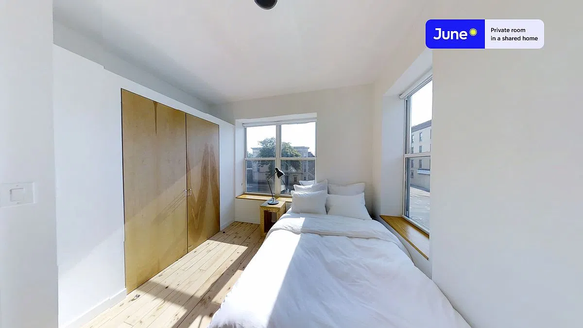 Queen bedroom in 4 bed/2 bath home in Prospect Lefferts Gardens #1840 D — Photo 1