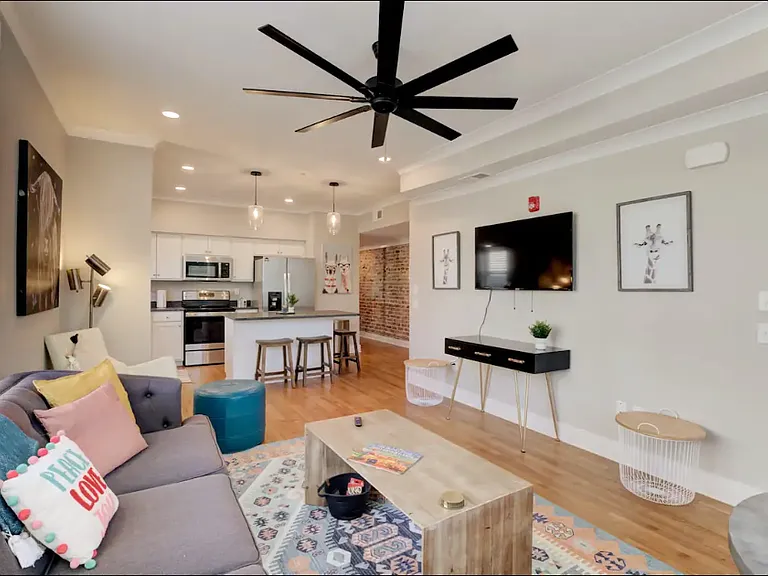 26 N McLean Blvd — Photo 2