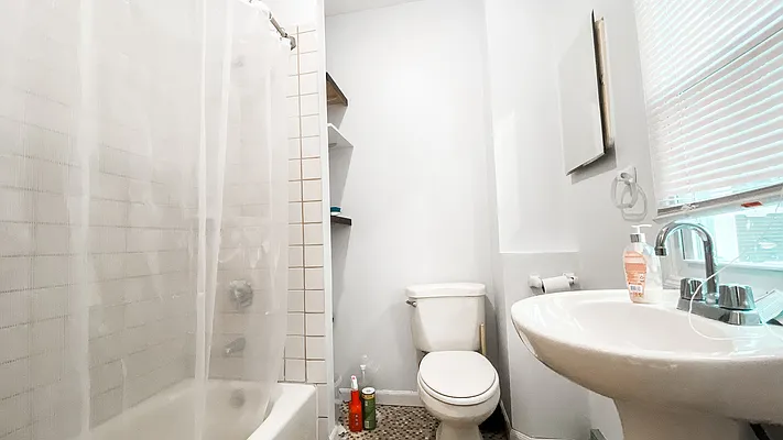 Rented by Nooklyn NYC LLC | media 18