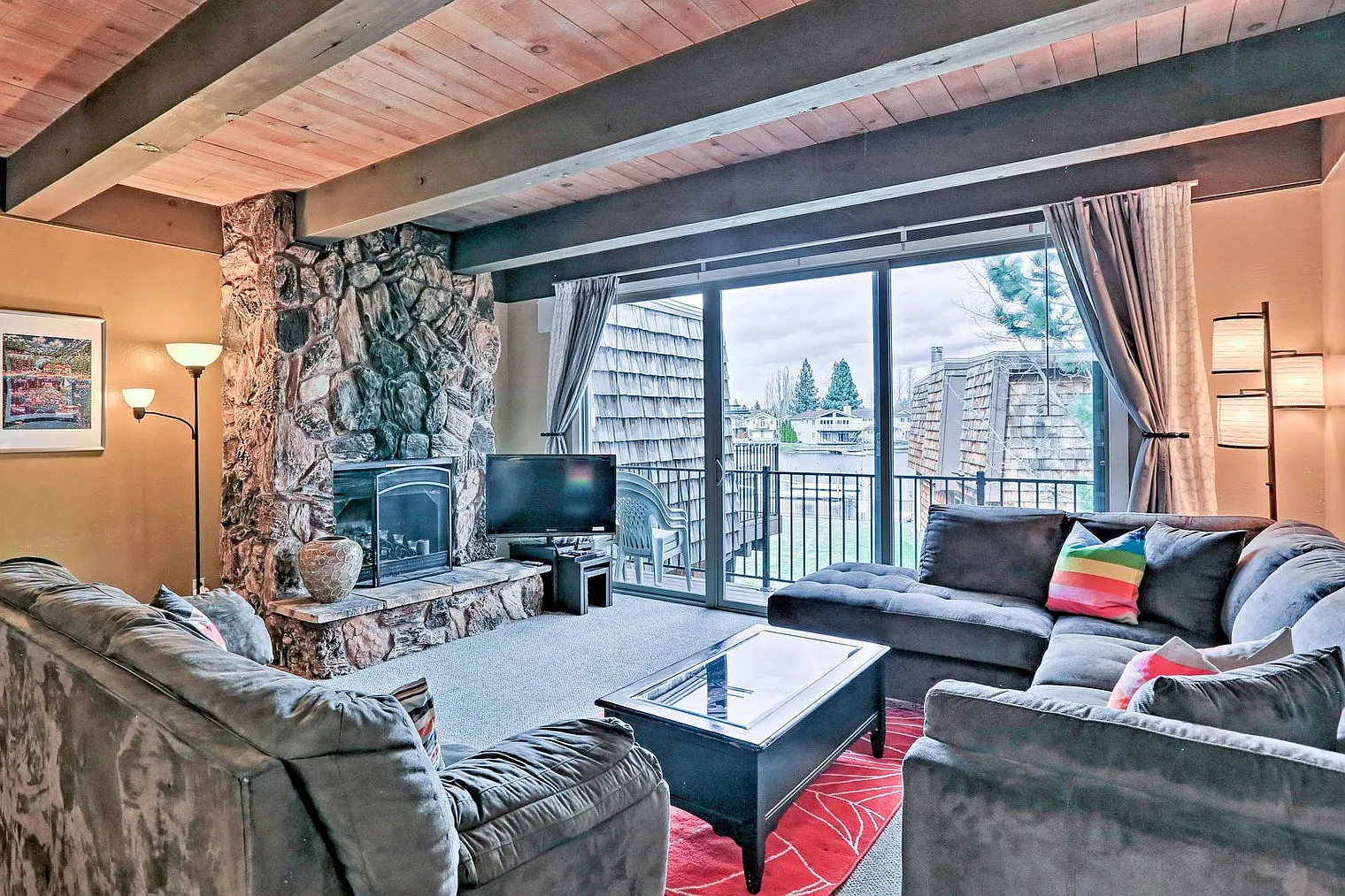 3 bed, 2.0 bath, 1399 sqft, $9,739 — Photo 1