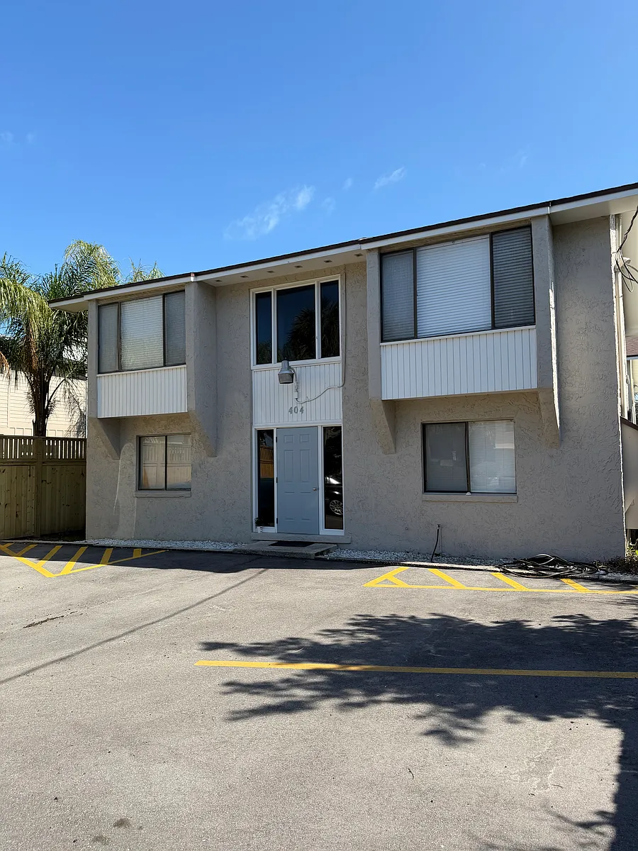 Building Photo - 404 Upper 8th Ave S #C