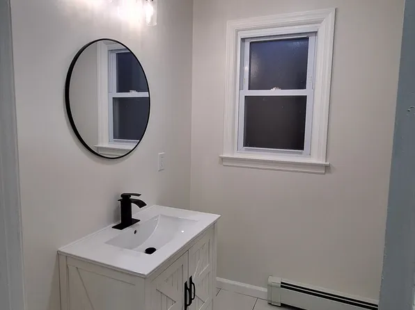 (undisclosed Address), Trumbull, CT 06611