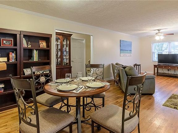 5th image of 5214 Evelyn Dr