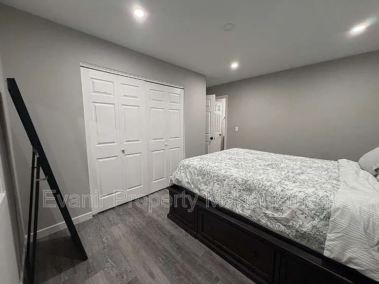 11884 Hamden Dr — Photo 5
