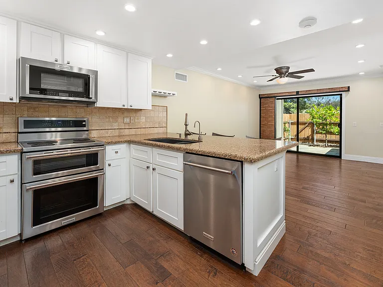5226 Edge Park Way — Photo 8