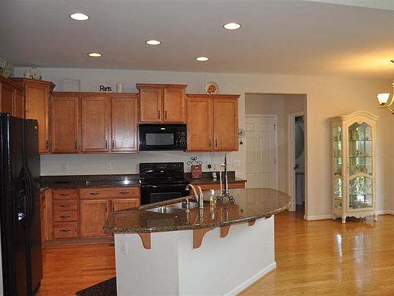 5th image of 711 Arbor Springs Dr