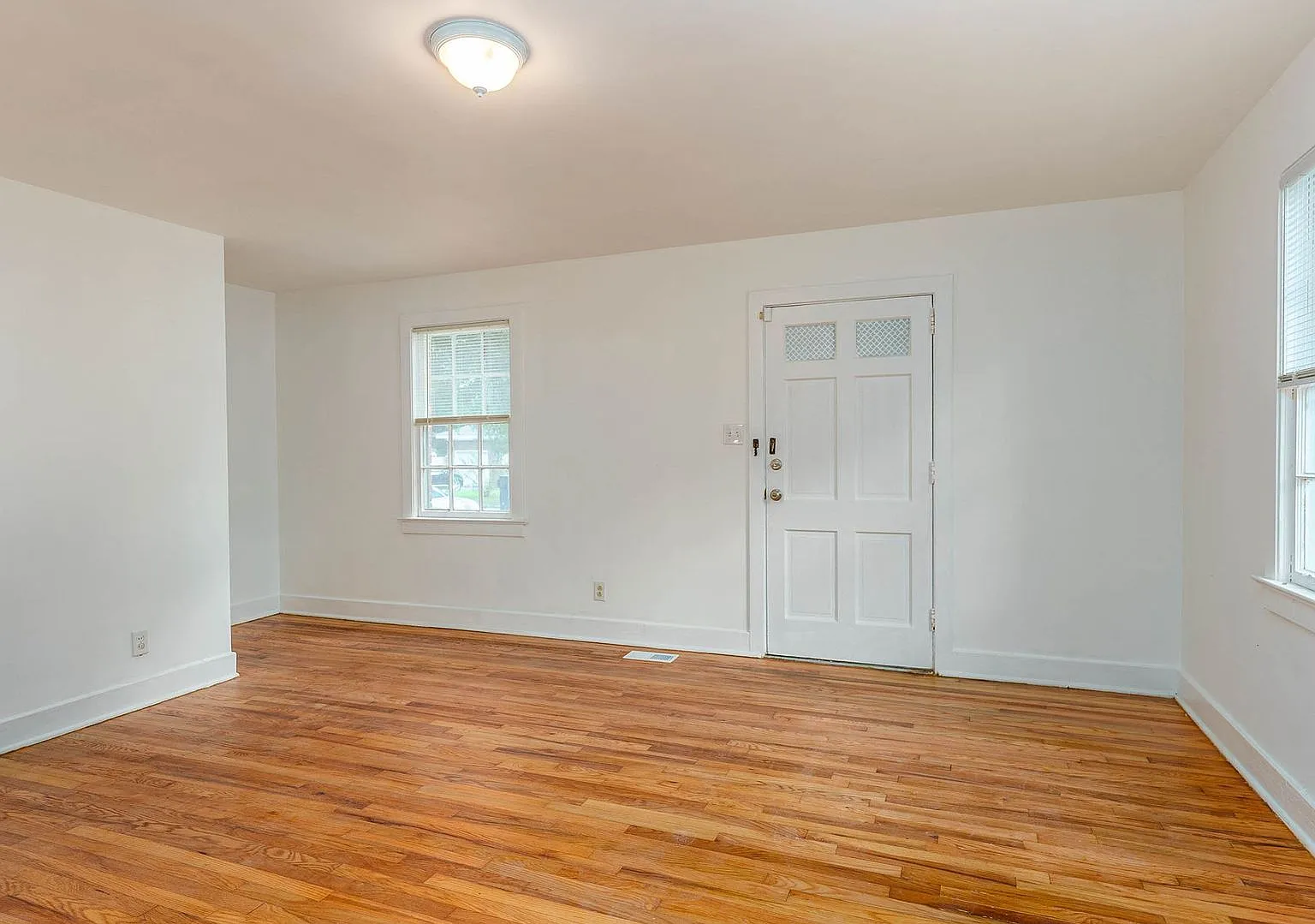 3 Bedroom 1.5 Bath Townhouse in Wagener Terrace - Charleston Peninsula — Photo 4
