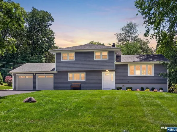 7 Willow Brook Rd, Hillsdale, NJ 07642